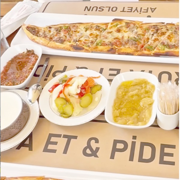 Kıymalı Kaşarlı Pide